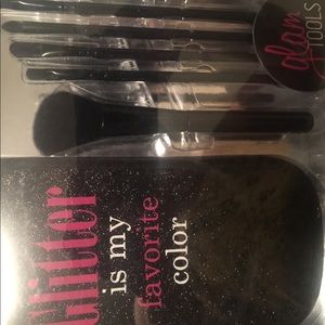 Brand new brush set with case